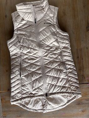 Columbia Cream Blush Quilted Vest with Omni Heat